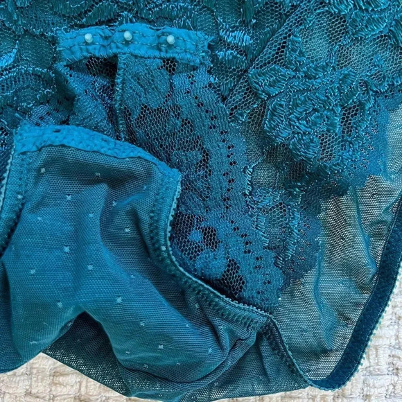 VINTAGE Lace High-Cut Bodysuit - Picture 2 of 9